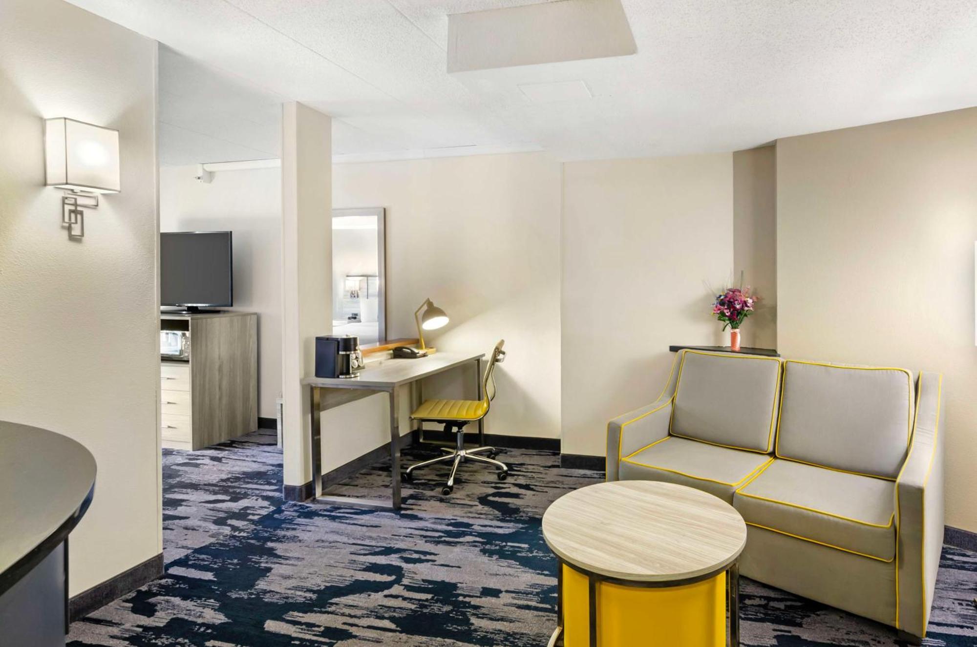 Best Western Plus Beckley Inn Екстериор снимка