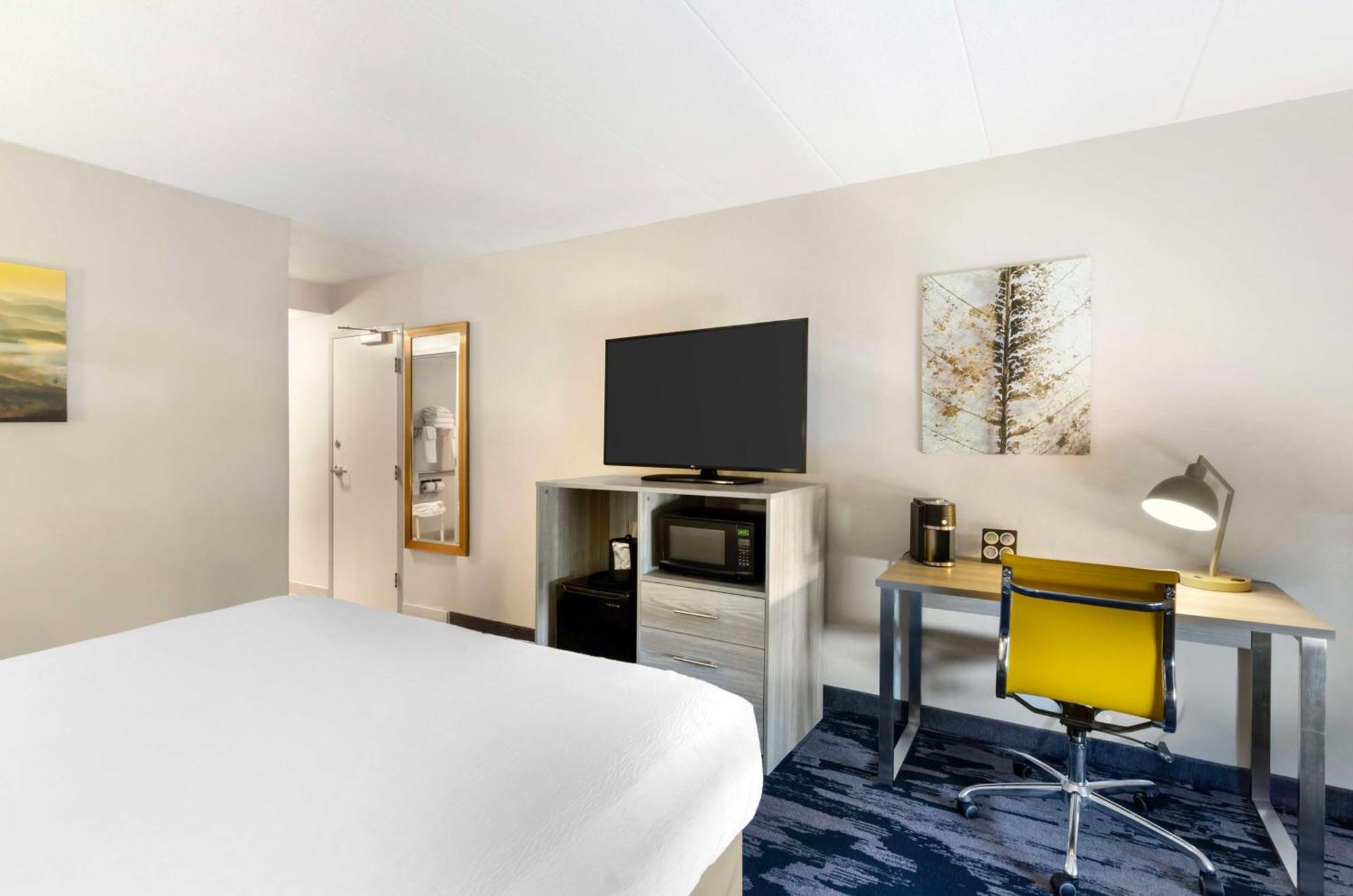 Best Western Plus Beckley Inn Екстериор снимка